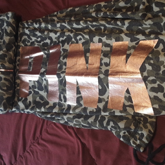Victoria's Secret Pink Camouflage/Rose Gold lounge suit. - Picture 4 of 16